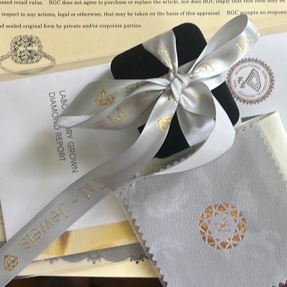 2 carat cushion cut diamond halo engagement ring - Picture 8 of 8